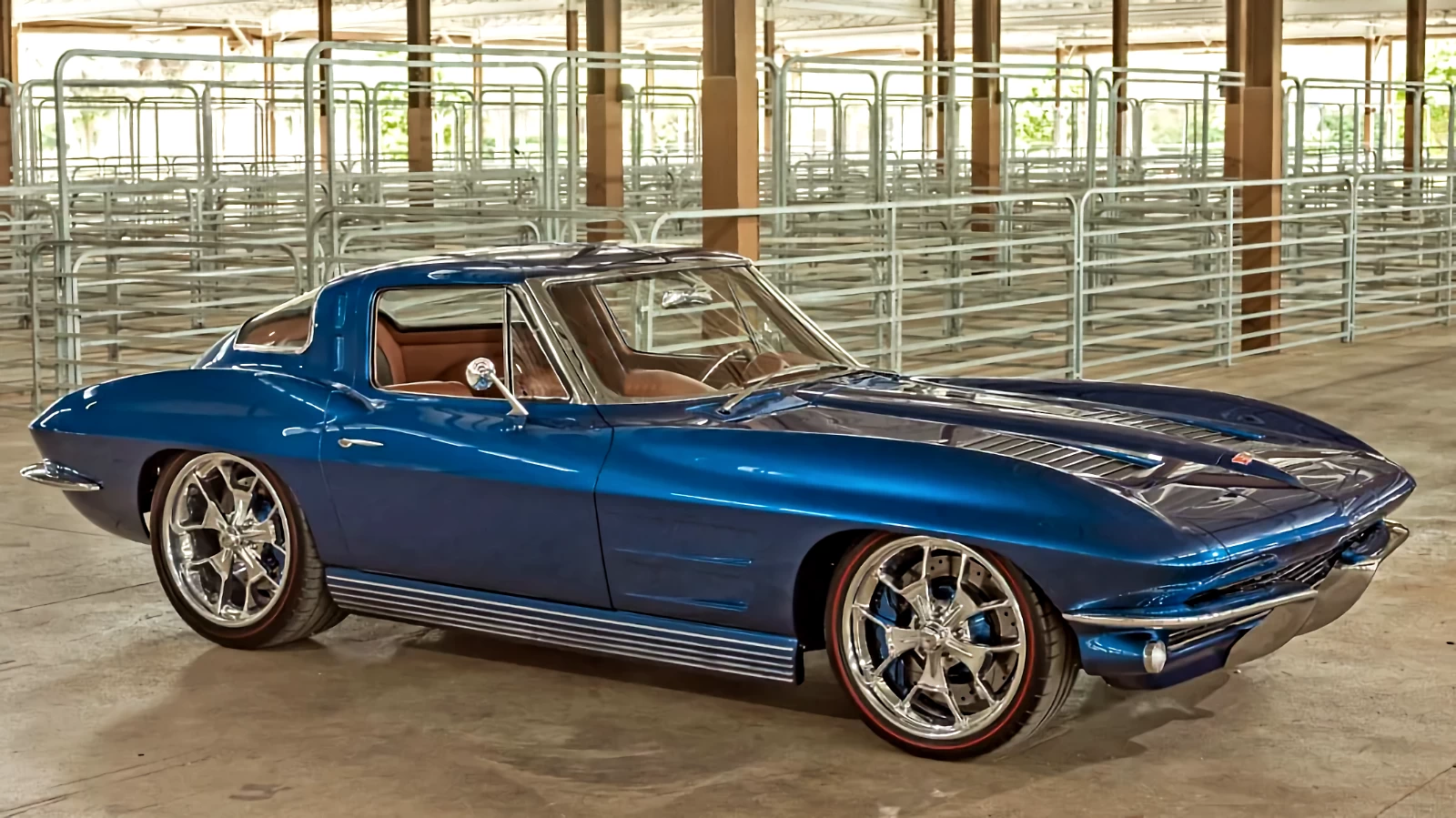 Corvette Generations/C2/C2 1963 Blue Kindig-Corvette.webp